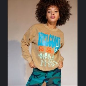 NEW Urban Outfitters Graphic Sweatshirt / unworn / size M / brown/khaki color